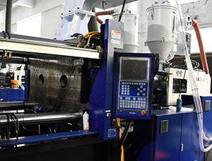 In-Depth Analysis of Injection Molding and Blow Molding Processes — Principles Comparison