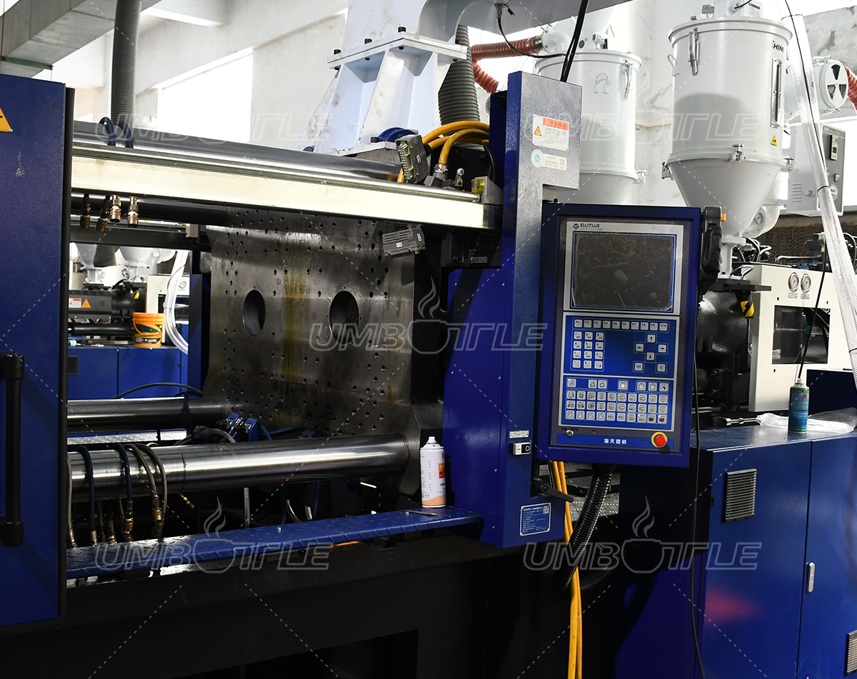 Double color injection molding machine